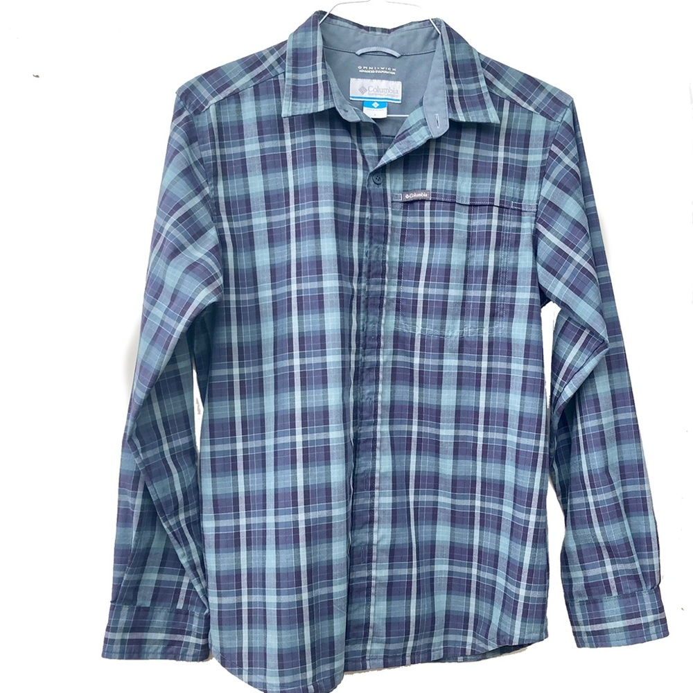 Columbia Omni-wick button down shirt.